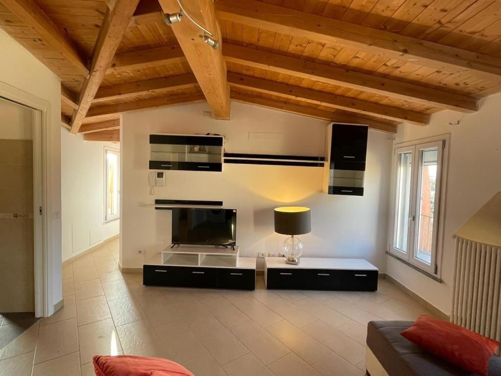 New Downtown Apartment Vigevano Buitenkant foto